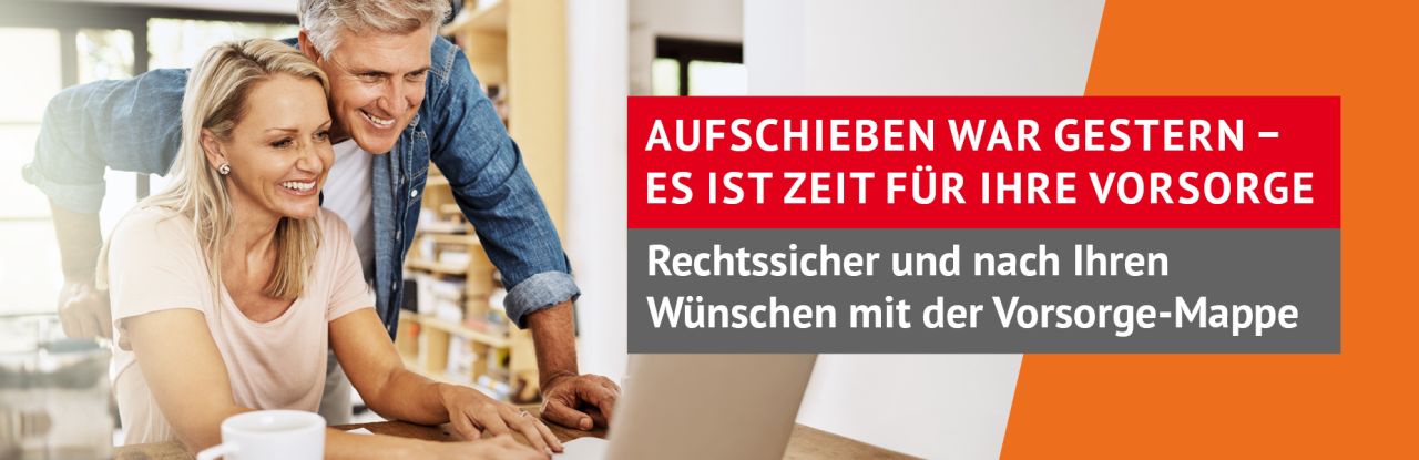 Zwei Personen bei der Planung ihrer Vorsorge