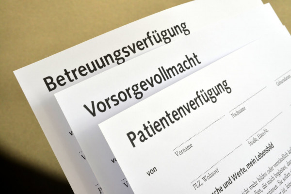 Freie Willensbestimmung und Wunsch versus Geschäfts- und Einwilligungsfähigkeit bei Demenzkranken